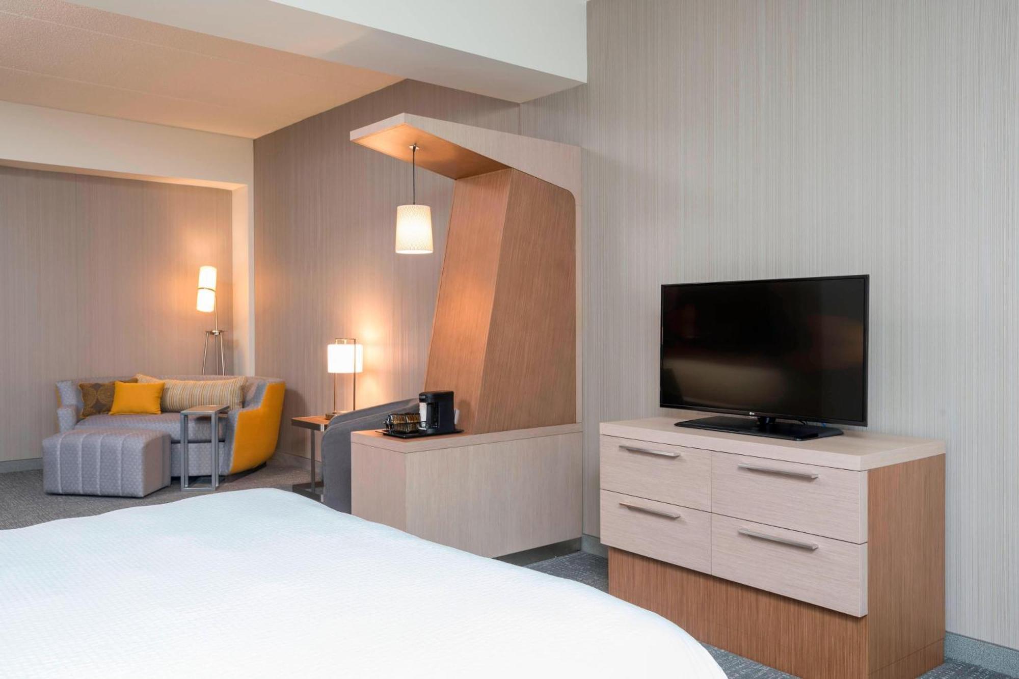 Courtyard By Marriott Mt. Pleasant At Central Michigan University Mount Pleasant Ngoại thất bức ảnh