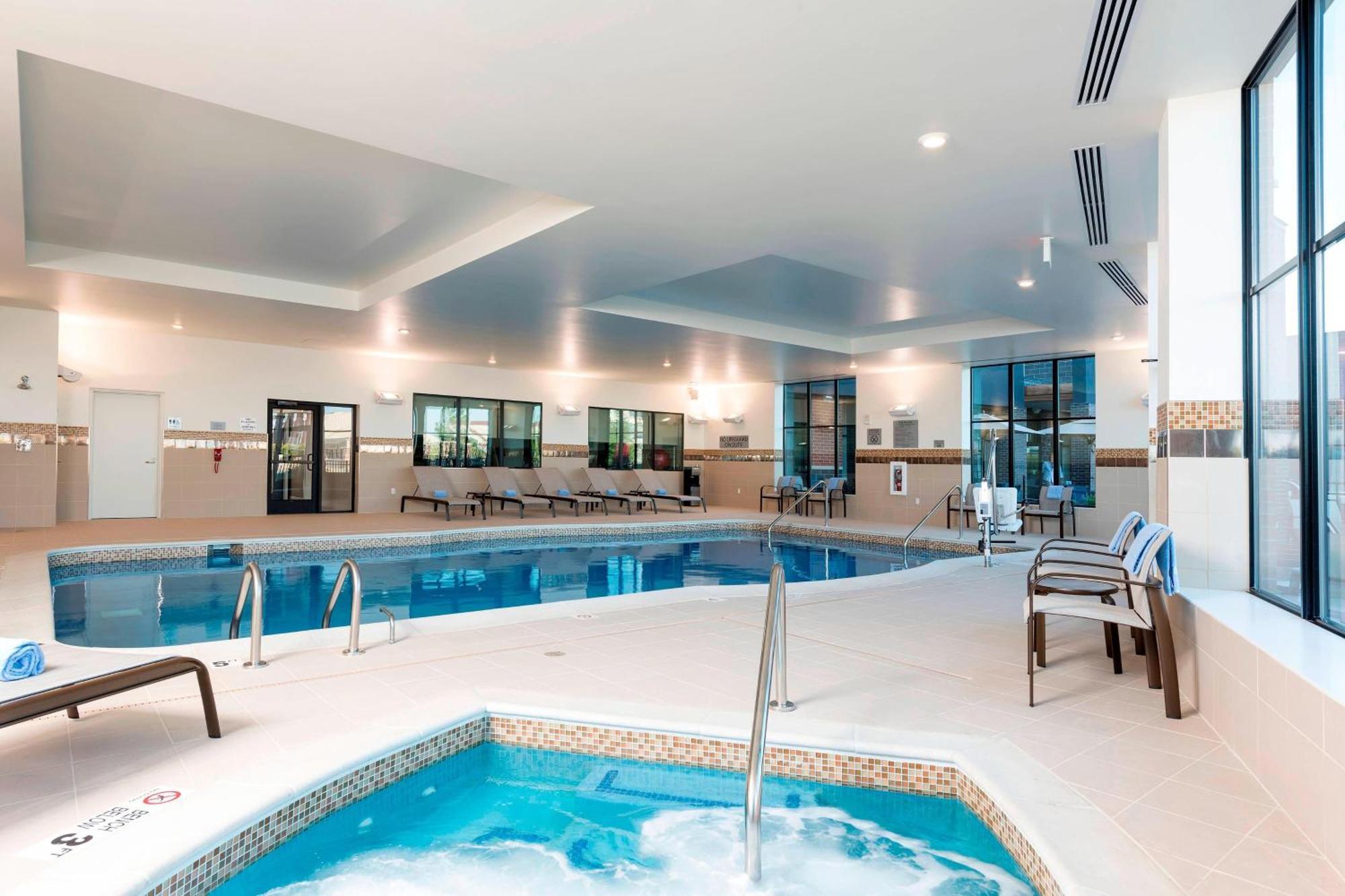 Courtyard By Marriott Mt. Pleasant At Central Michigan University Mount Pleasant Ngoại thất bức ảnh